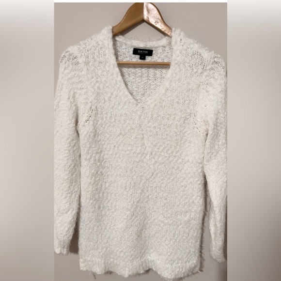 Kenneth Cole Sweater V-Neck - Picture 1 of 3